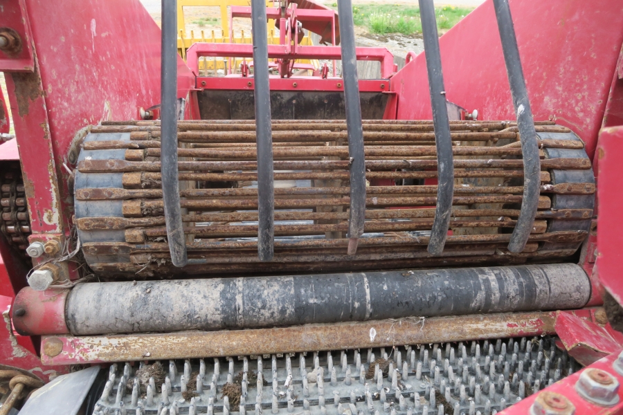 4645 Juko MIDI potato harvester mounted for box