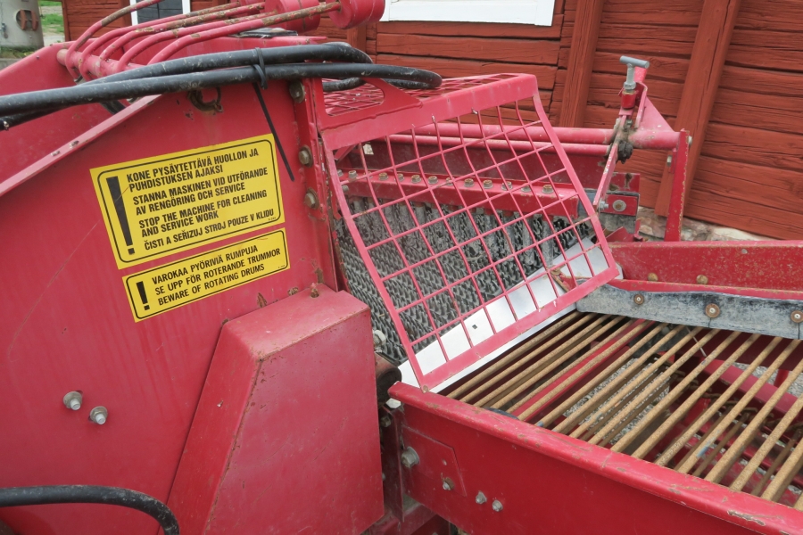 4645 Juko MIDI potato harvester mounted for box