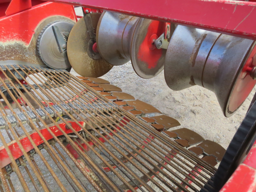 4653 Grimme DL1500 2 row with Elevator