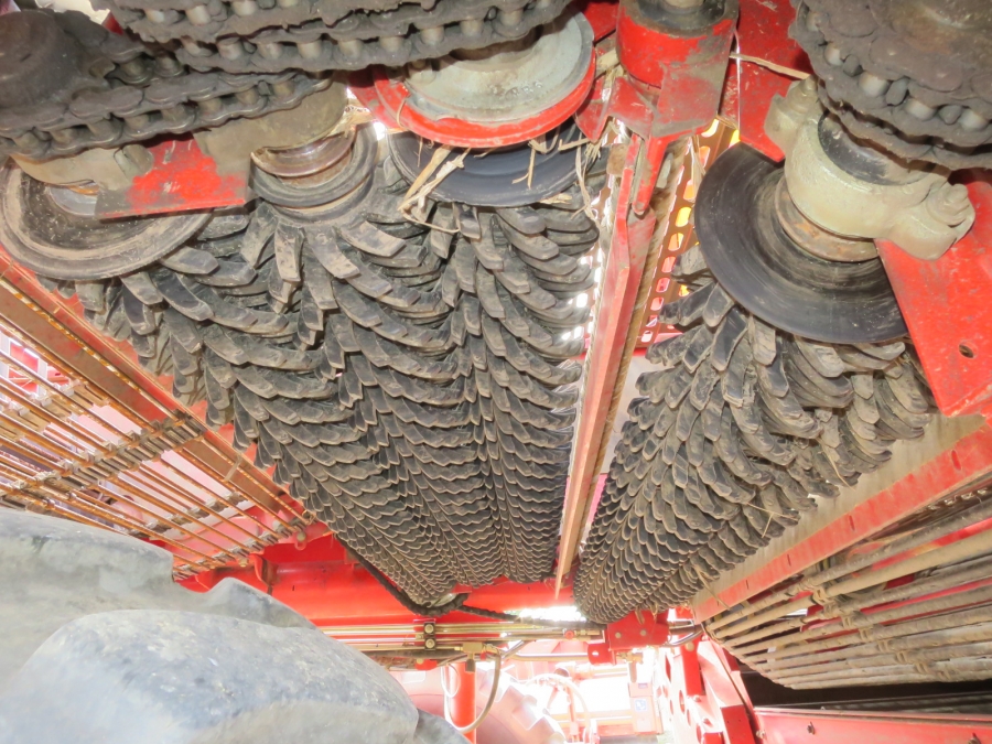 4653 Grimme DL1500 2 row with Elevator