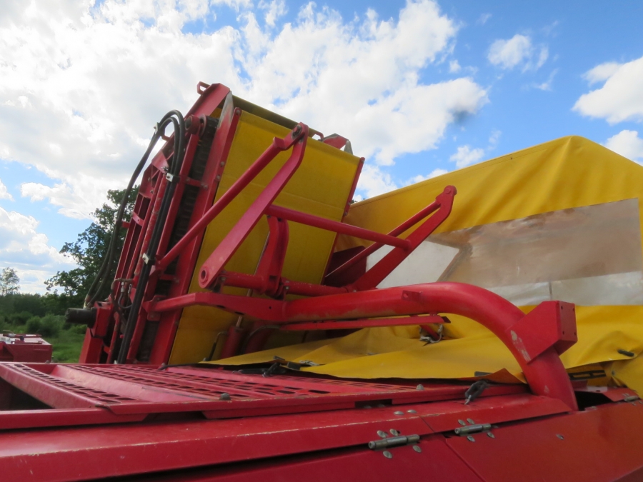 4653 Grimme DL1500 2 row with Elevator