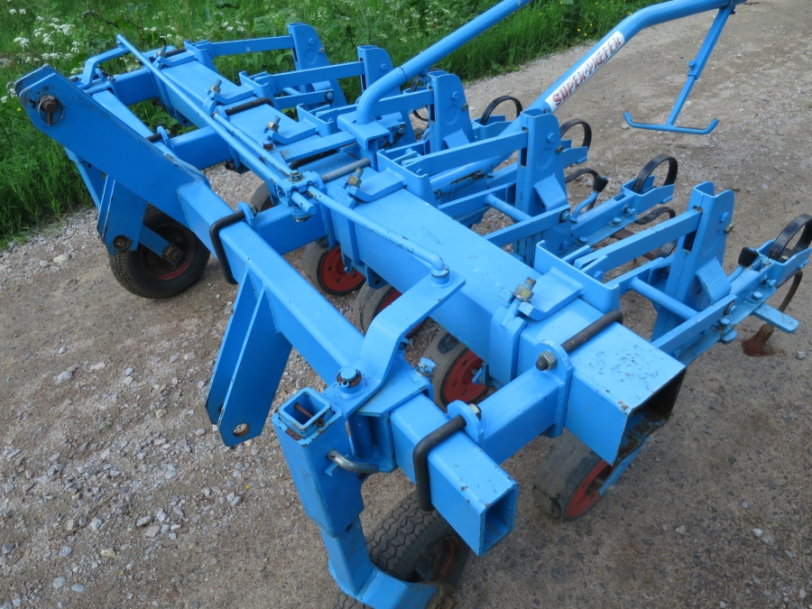4656 Super Prefer row crop cleaner manual steering
