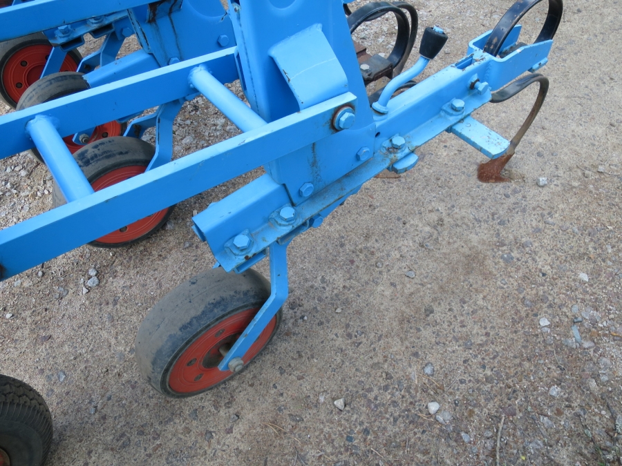 4656 Super Prefer row crop cleaner manual steering
