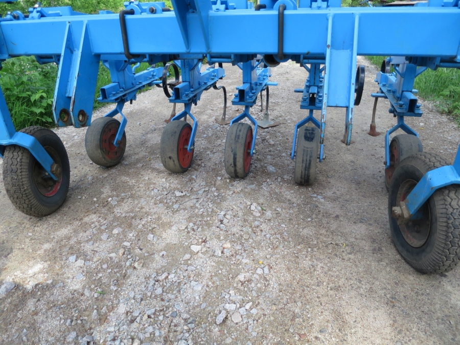 4656 Super Prefer row crop cleaner manual steering