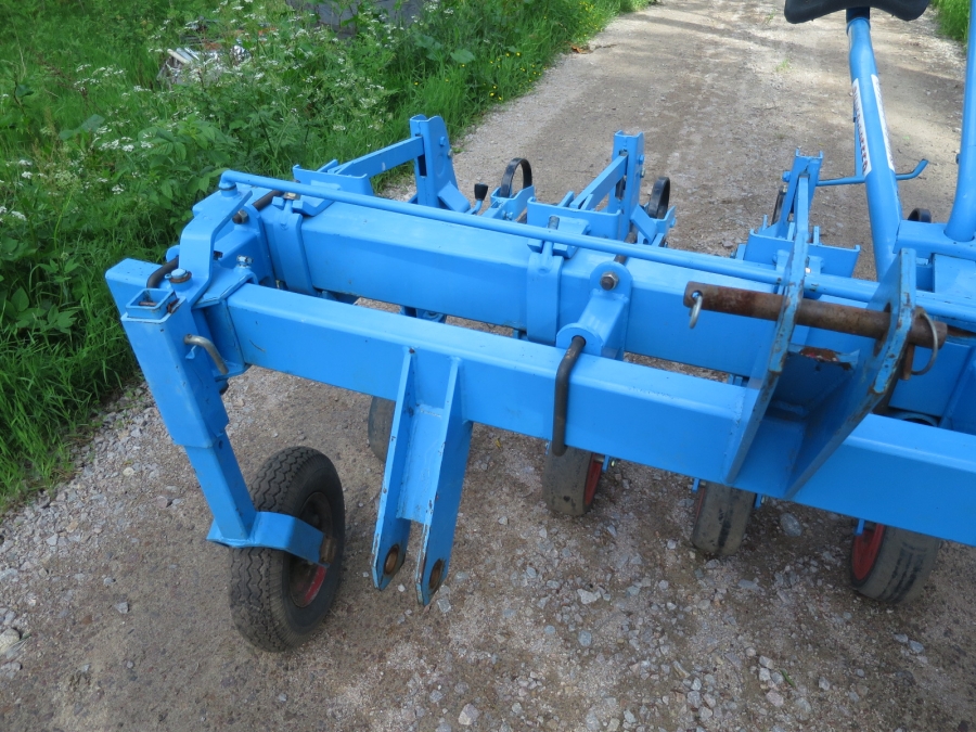 4656 Super Prefer row crop cleaner manual steering