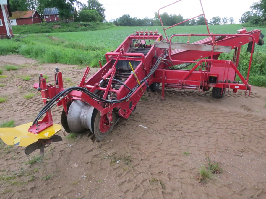 4662 Juko MIDI potato harvester mounted for box