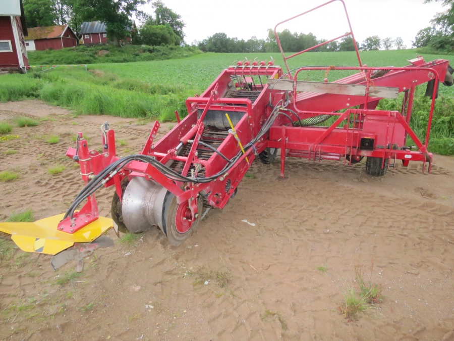 4662 Juko MIDI potato harvester mounted for box