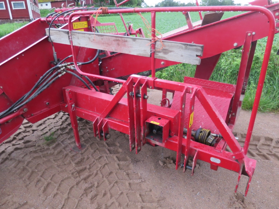4662 Juko MIDI potato harvester mounted for box