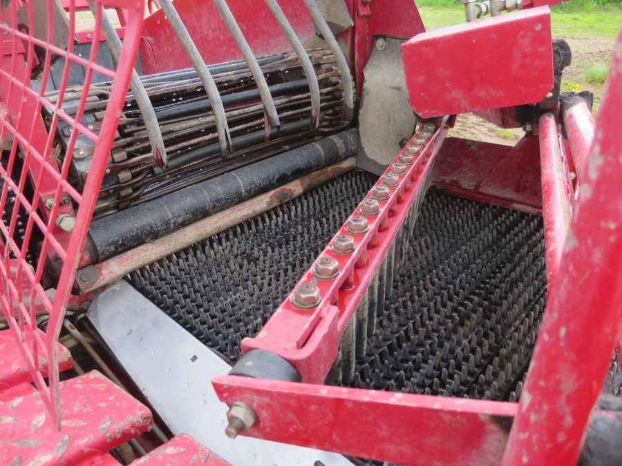 4662 Juko MIDI potato harvester mounted for box