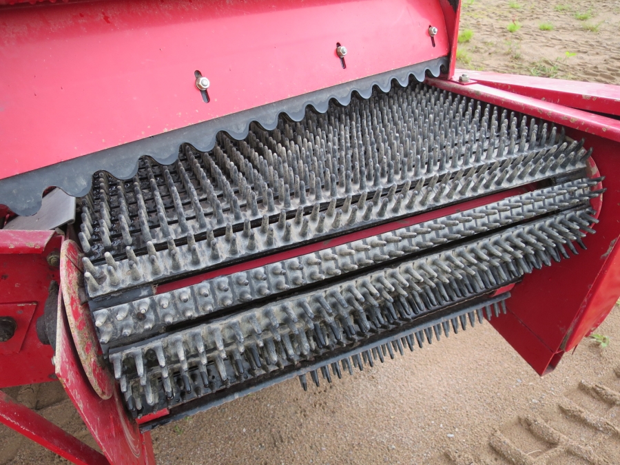 4662 Juko MIDI potato harvester mounted for box