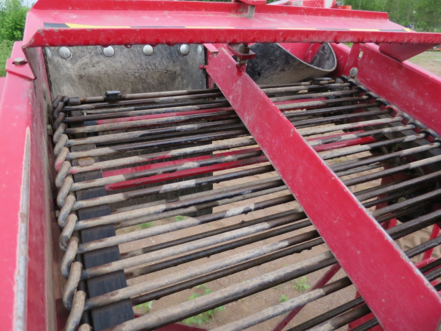 4662 Juko MIDI potato harvester mounted for box