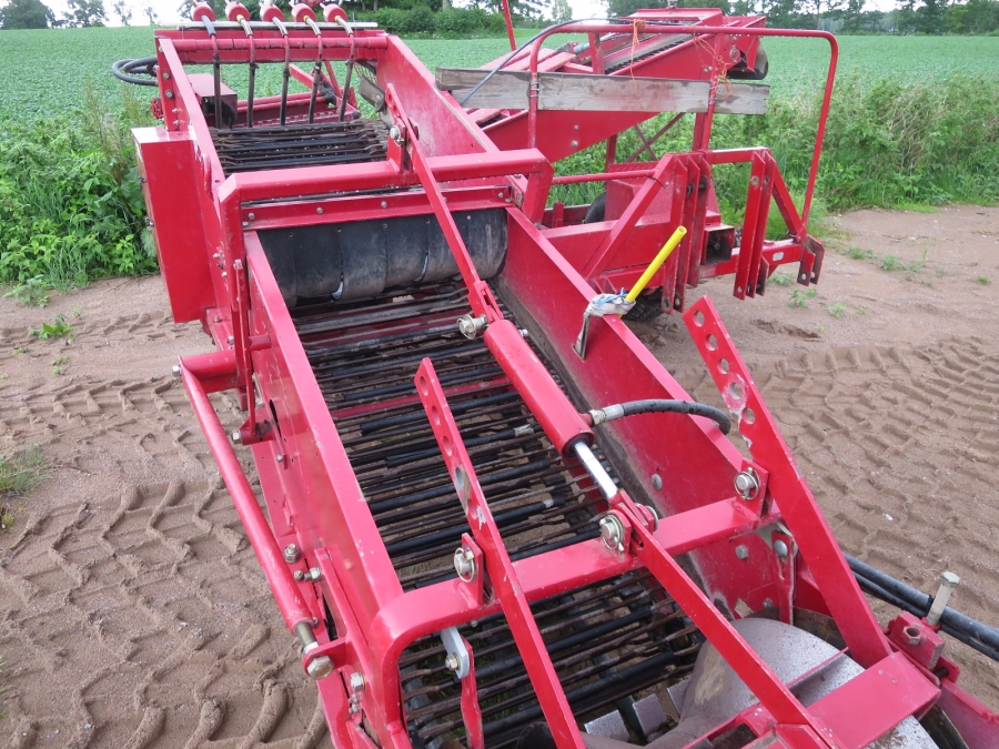 4662 Juko MIDI potato harvester mounted for box