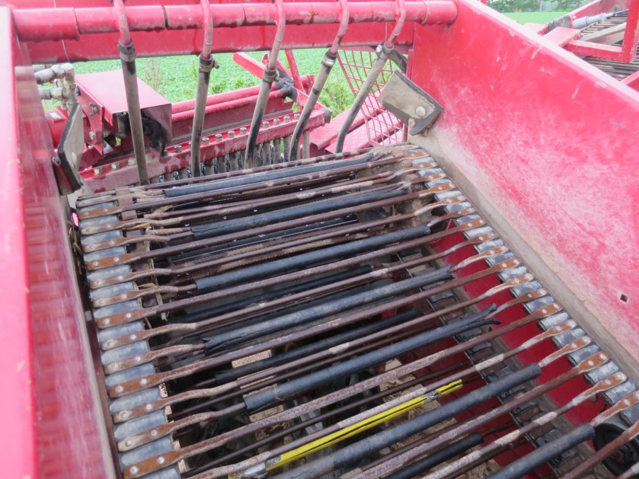 4662 Juko MIDI potato harvester mounted for box