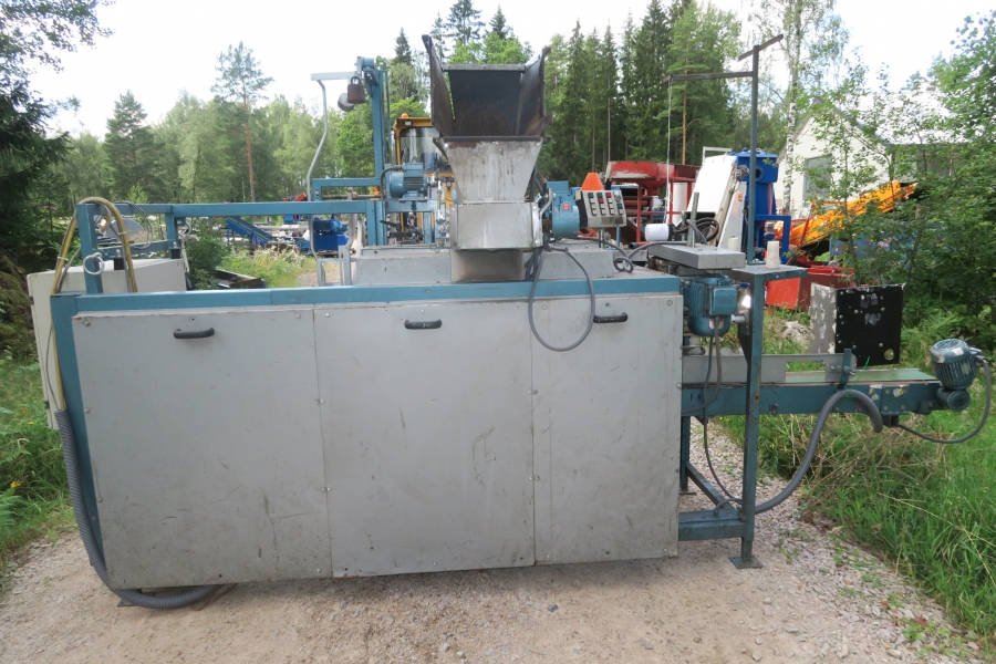 4664 Upmatic 4115 paper bagger for paper bags
