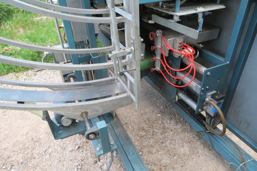 4664 Upmatic 4115 paper bagger for paper bags