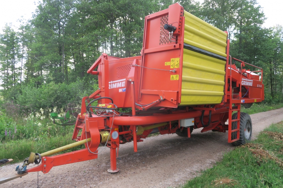 4665 Grimme SE75-30 potato harvester