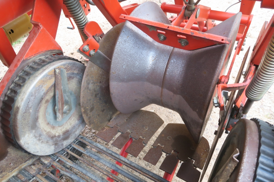 4665 Grimme SE75-30 potato harvester