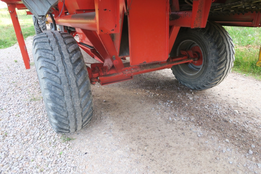 4665 Grimme SE75-30 potato harvester