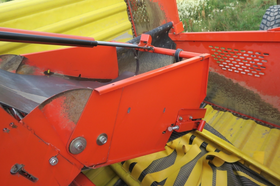 4665 Grimme SE75-30 potato harvester