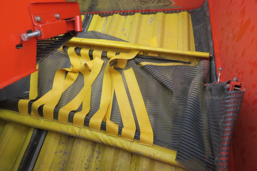 4665 Grimme SE75-30 potato harvester