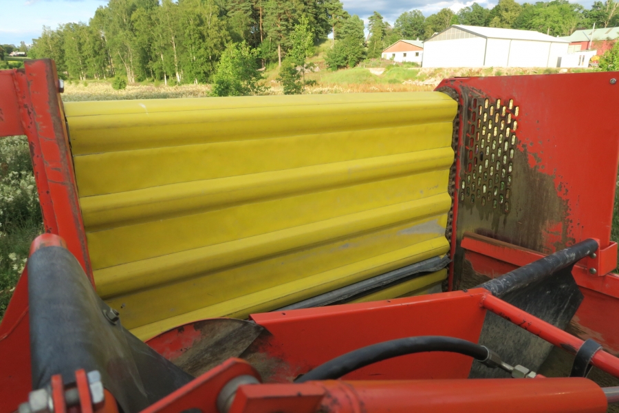 4665 Grimme SE75-30 potato harvester