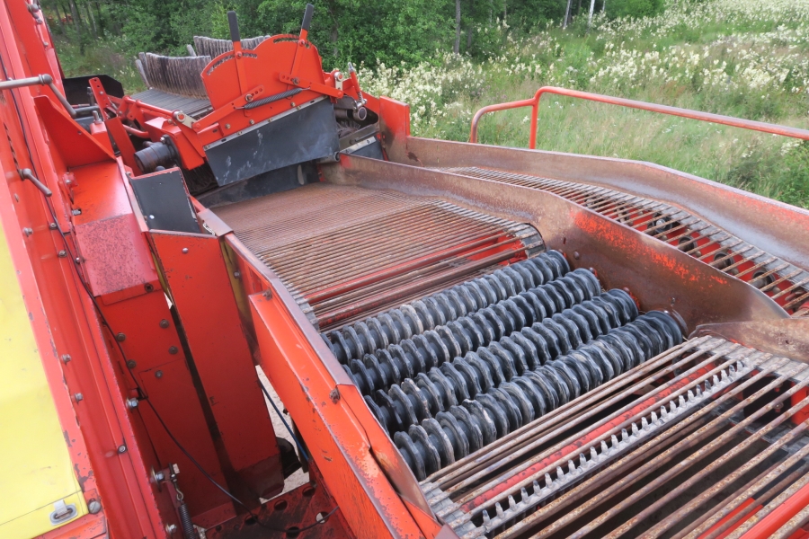 4665 Grimme SE75-30 potato harvester