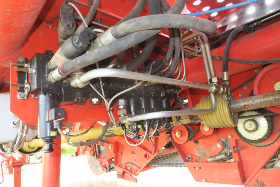 4665 Grimme SE75-30 potato harvester