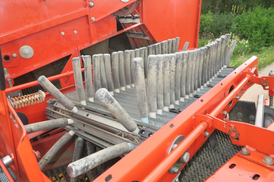 4665 Grimme SE75-30 potato harvester