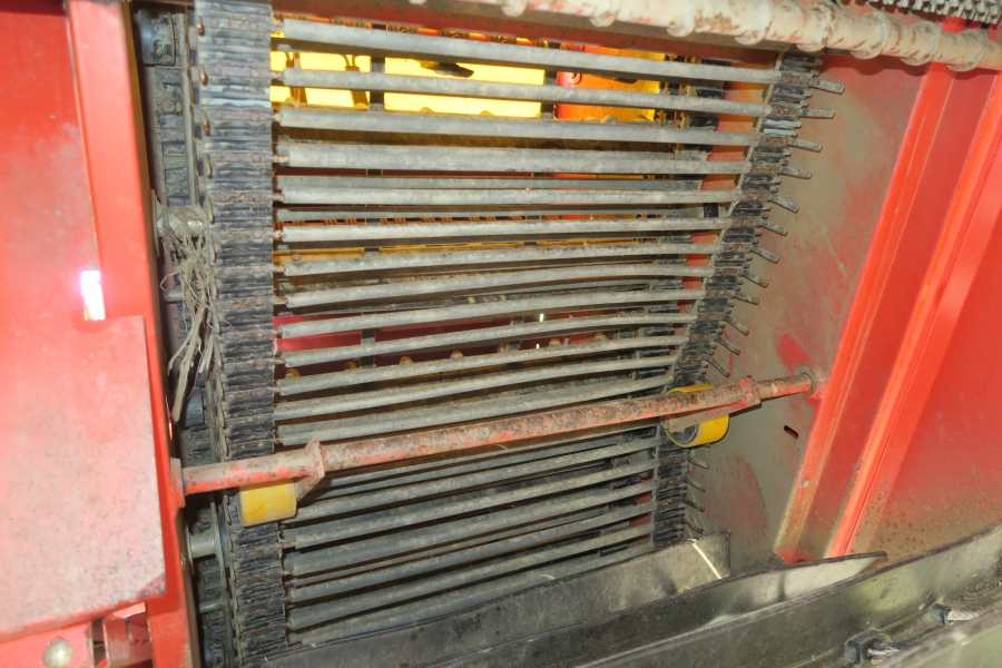 4665 Grimme SE75-30 potato harvester