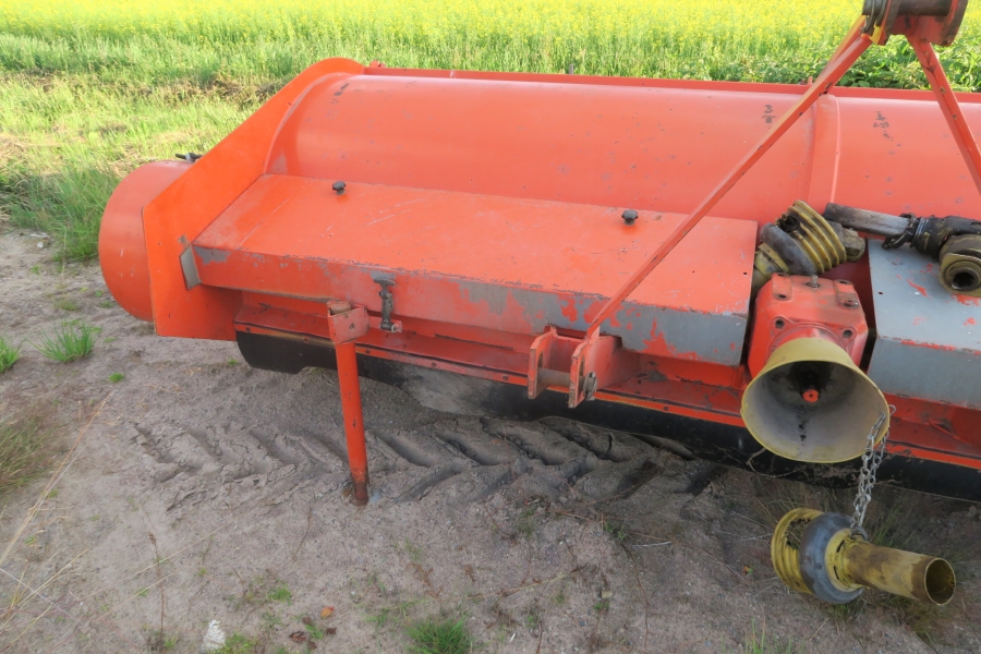 4668 AMAC haulm topper 4 row