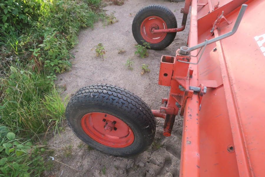 4668 AMAC haulm topper 4 row