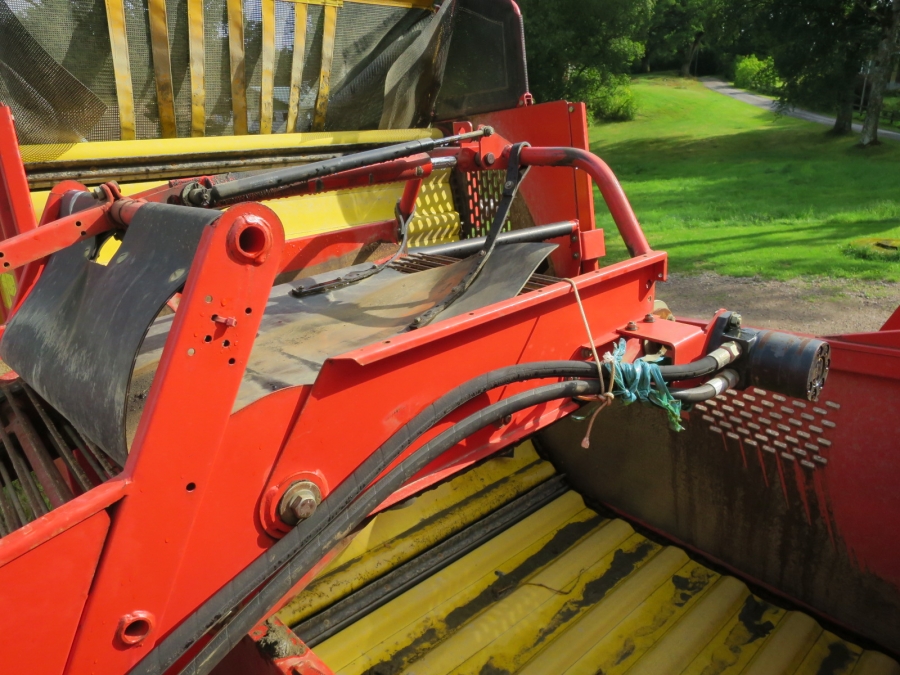 4679 Grimme SE75-30 potato harvester