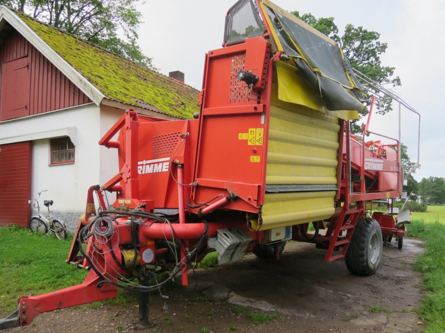 4679 Grimme SE75-30 potato harvester