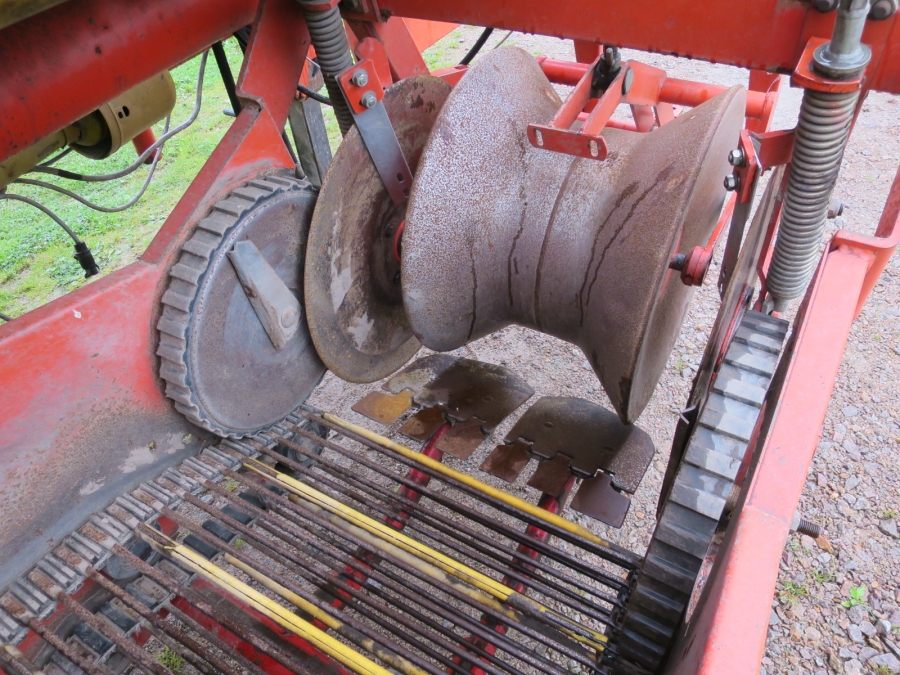 4685 Grimme SE75-20 potato harvester
