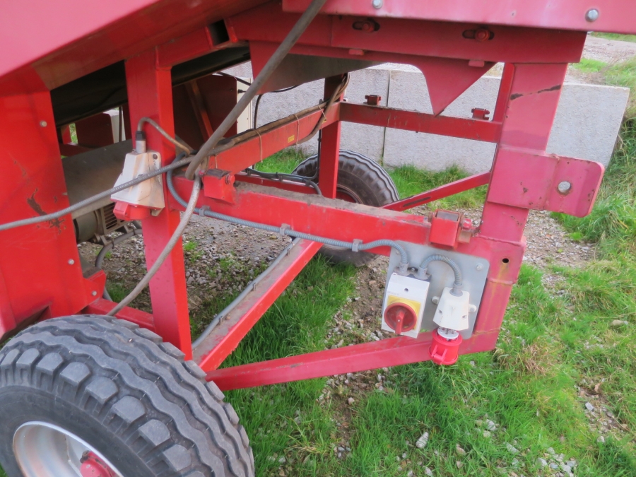 4687 Tong Storemaker 1200 Receiving hopper