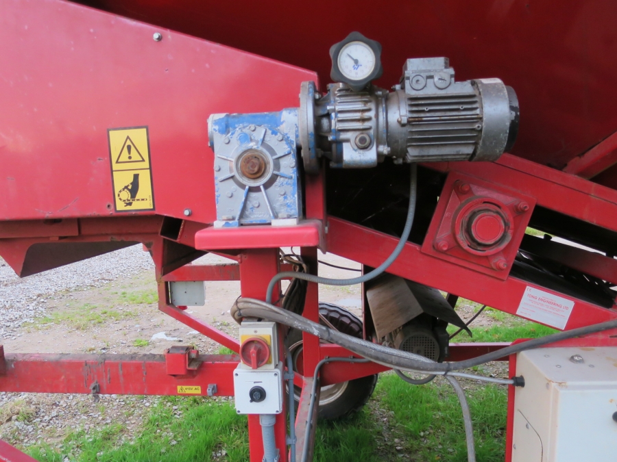4687 Tong Storemaker 1200 Receiving hopper