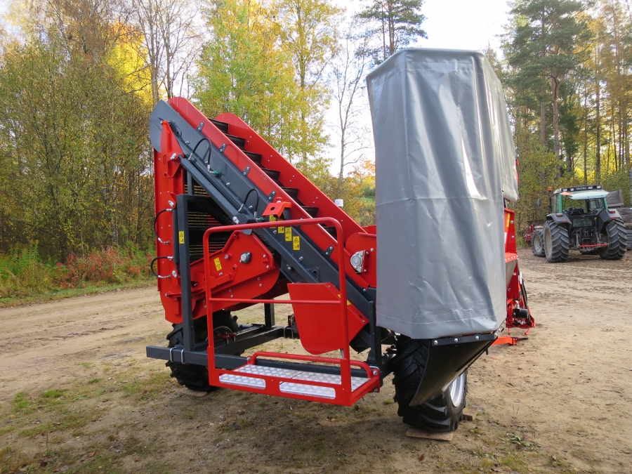 4692 Dewulf P3K carrot harvester with elevator