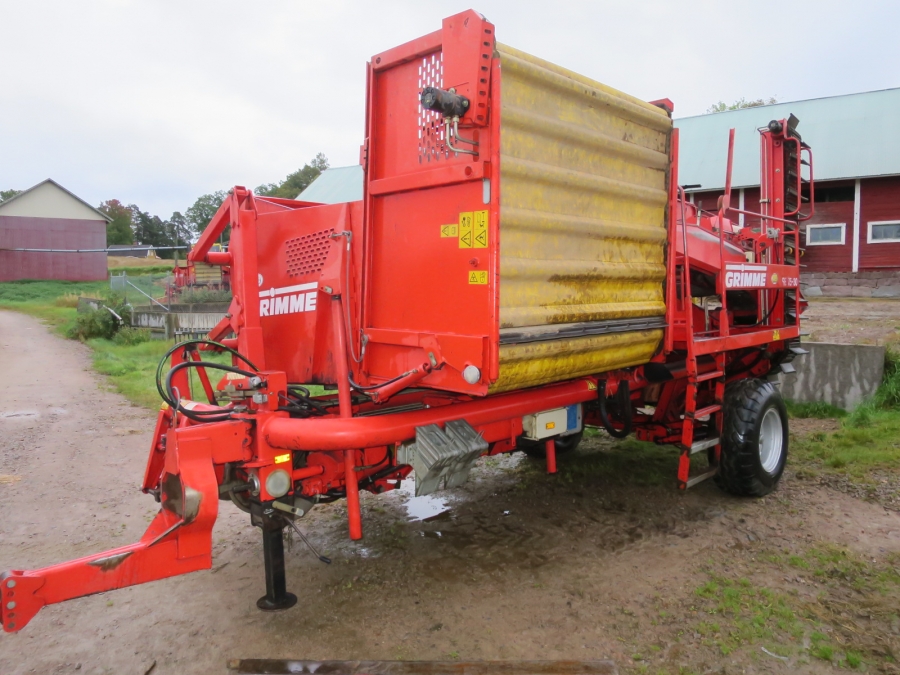 4696 Grimme SE75-30 potato harvester