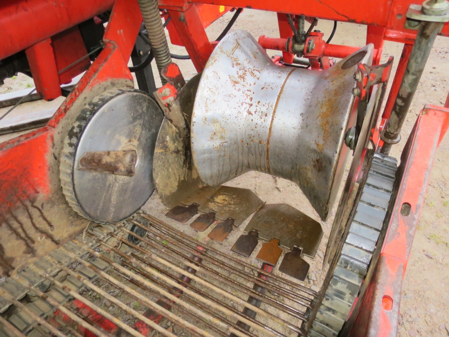 4696 Grimme SE75-30 potato harvester