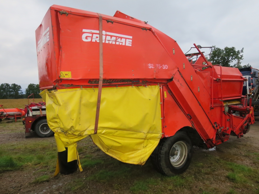 4696 Grimme SE75-30 potato harvester