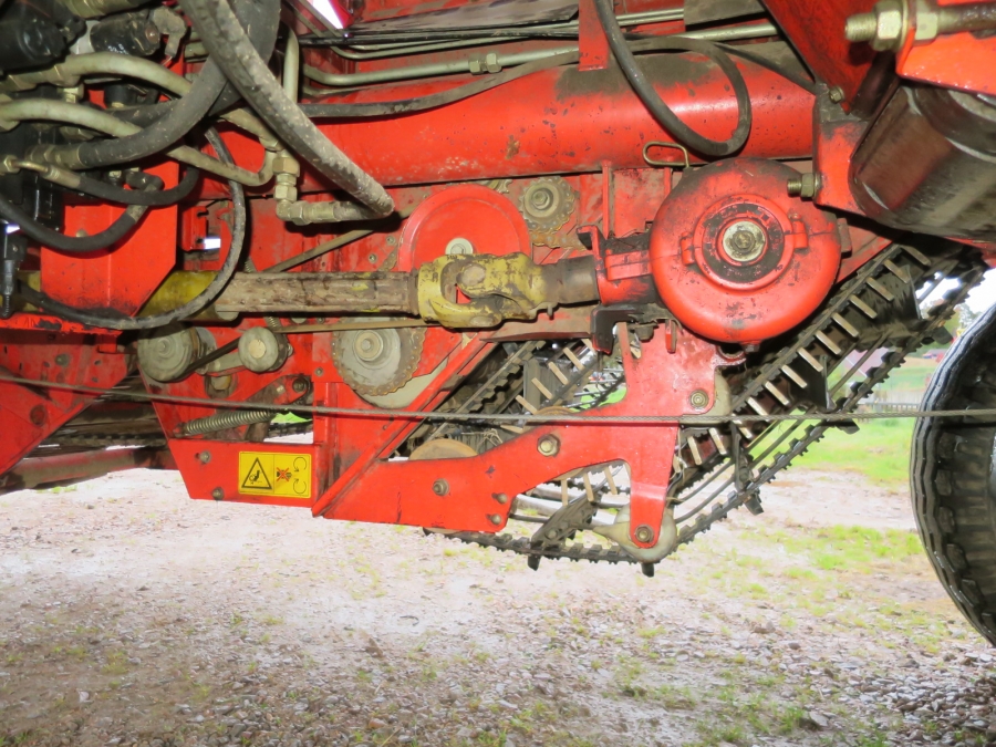 4696 Grimme SE75-30 potato harvester