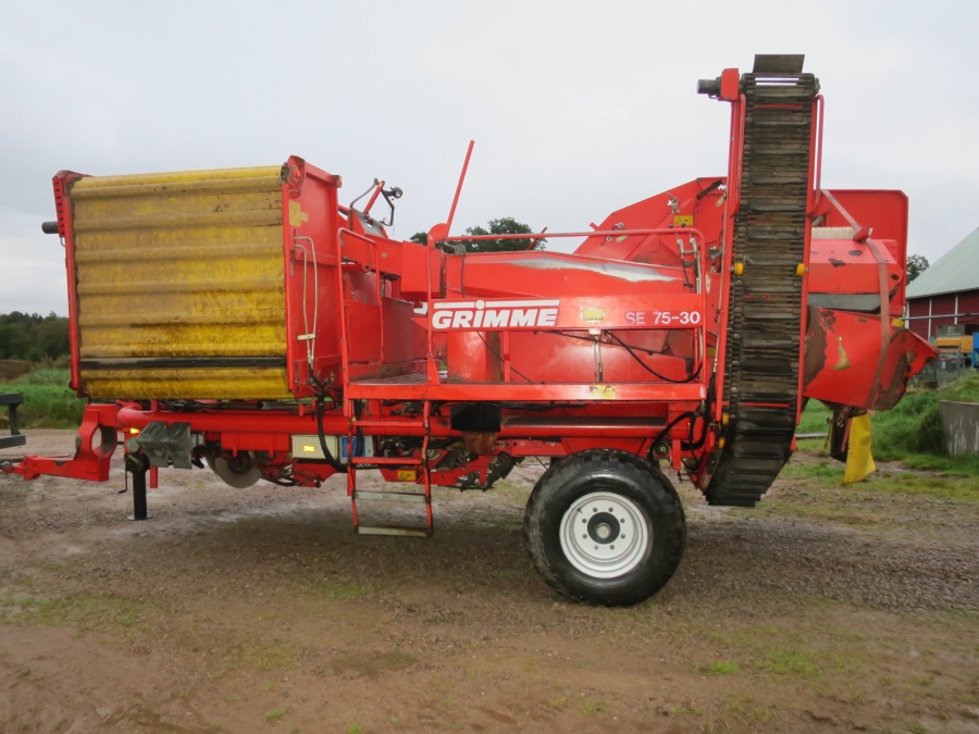 4696 Grimme SE75-30 potato harvester