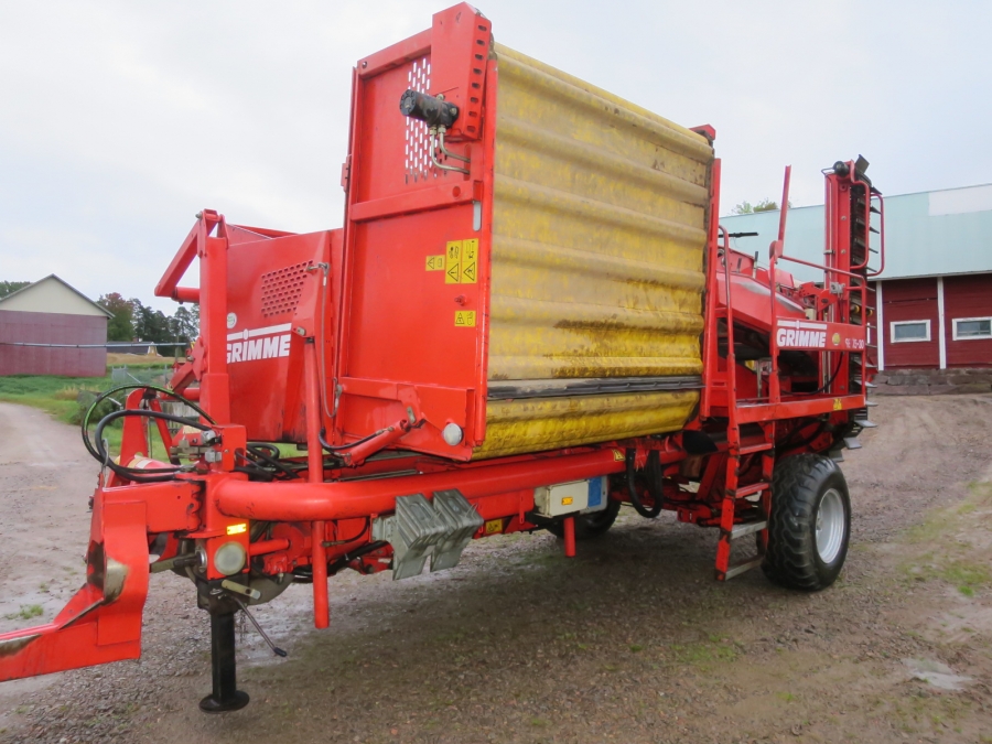 4696 Grimme SE75-30 potato harvester