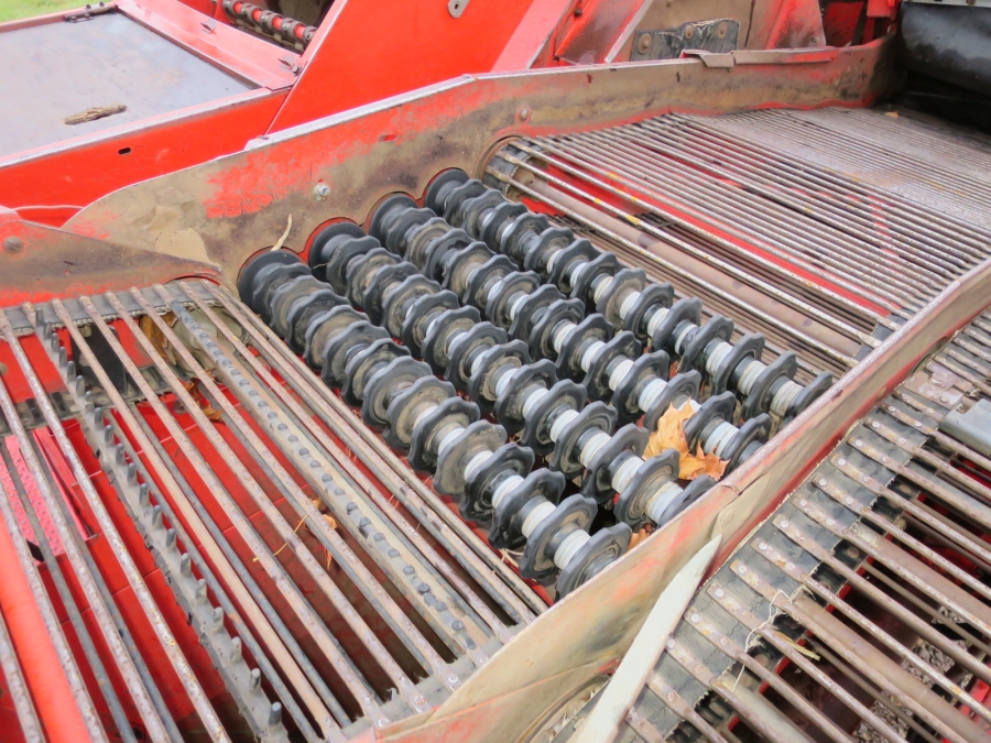 4696 Grimme SE75-30 potato harvester
