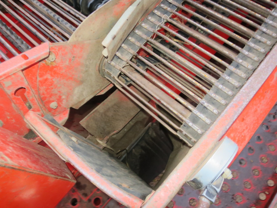 4696 Grimme SE75-30 potato harvester
