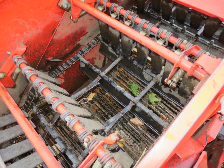 4696 Grimme SE75-30 potato harvester