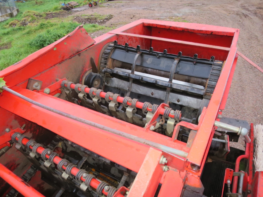 4696 Grimme SE75-30 potato harvester
