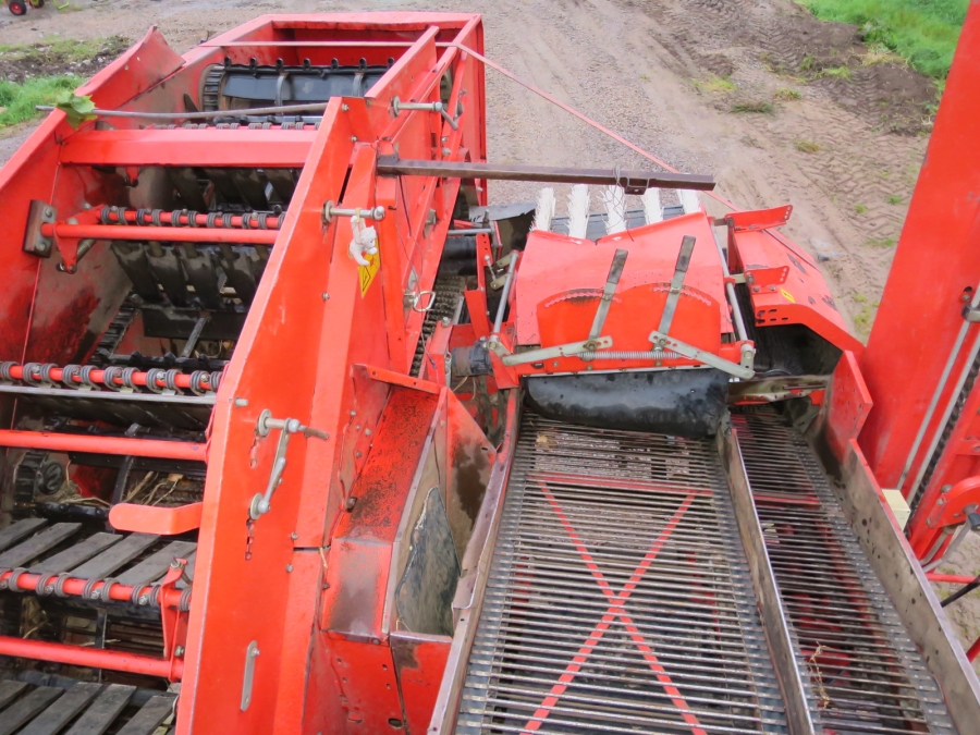 4696 Grimme SE75-30 potato harvester