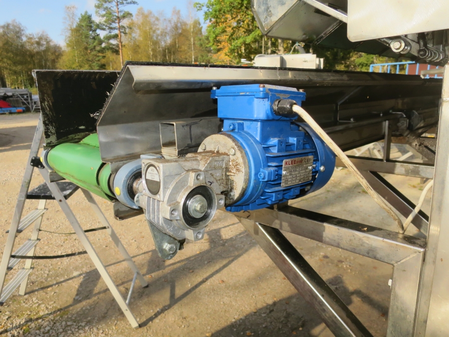 4699 Newtec 2009XB linear weigher