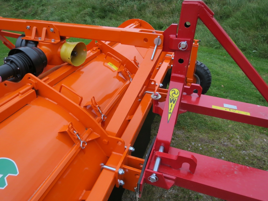 4700 WIFO three point adapter WIFO tool carrier